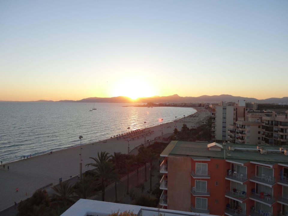 Sonnenuntergang von der Dachterrasse HM Tropical