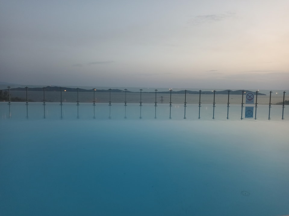 Pool Akrathos Beach Hotel