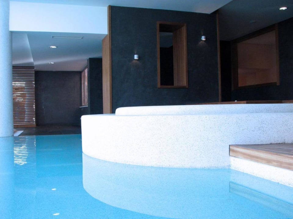 Pool D Maris Bay
