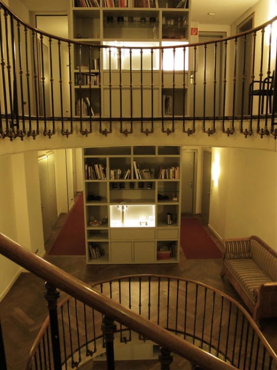 Wunderbares Treppenhaus Hotel Krafft Basel