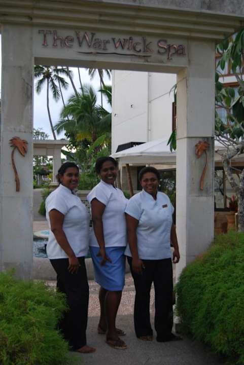 Персонал СПА и вход в СПА Warwick Fiji Hotel