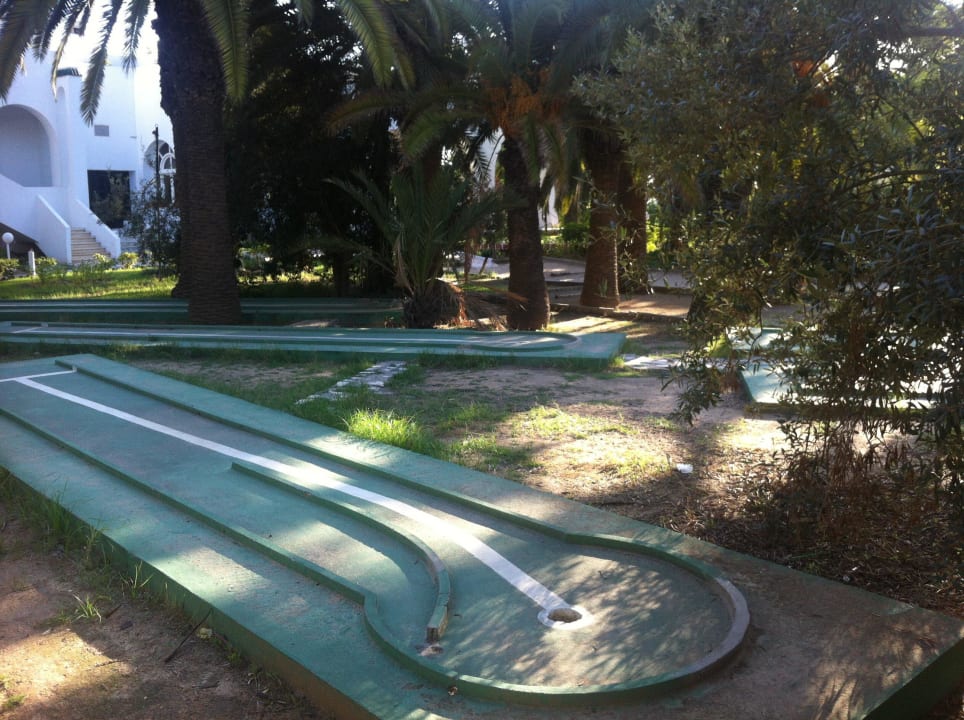 Ungepflegte Gartenanlage! Hotel Marhaba Club