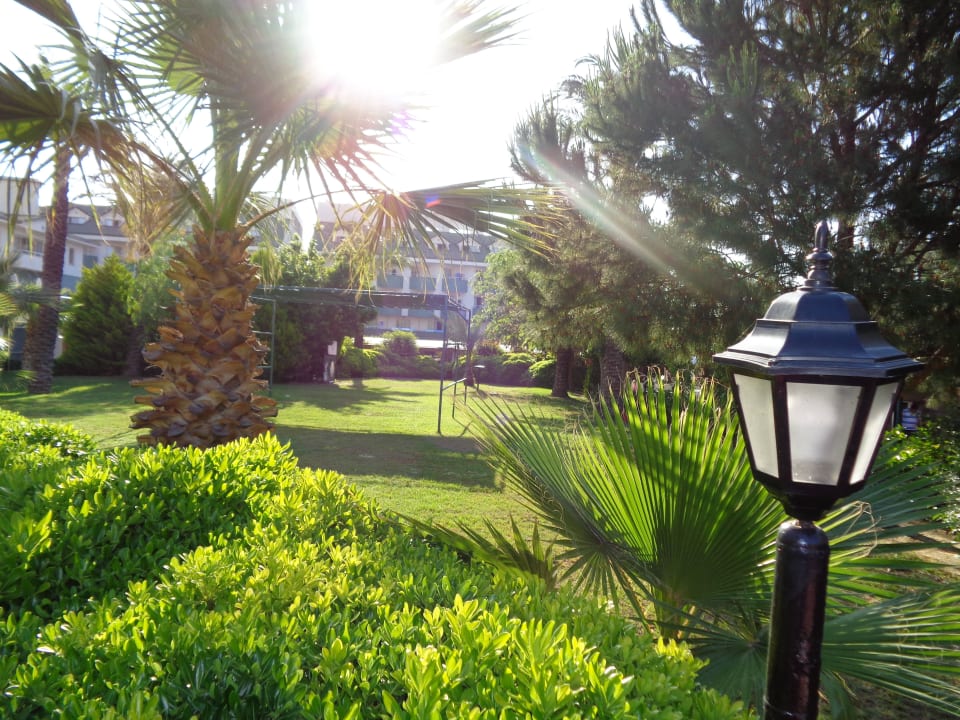 Garten Side Breeze Hotel