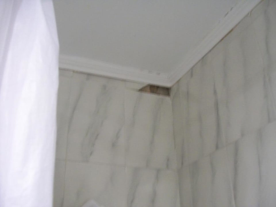 Kleiner Fehler im Bad Hotel Vibra Beverly Playa