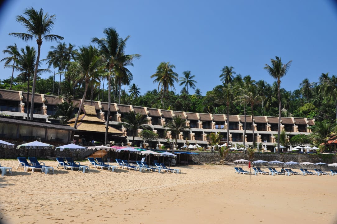 Herrlicher Sandstrand unmittelbar vor dem Hotel Karona Resort & Spa