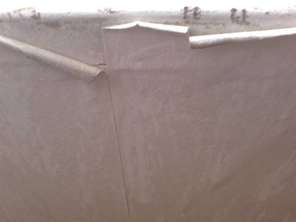 Tapeten lösen sich von der Wand Boutique Hotel Donauwalzer Wien