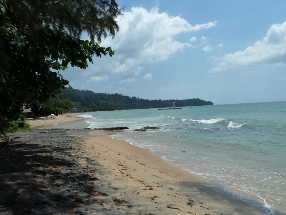 Direkt unterhalb des Bhandari Khaolak Bhandari Resort & Spa