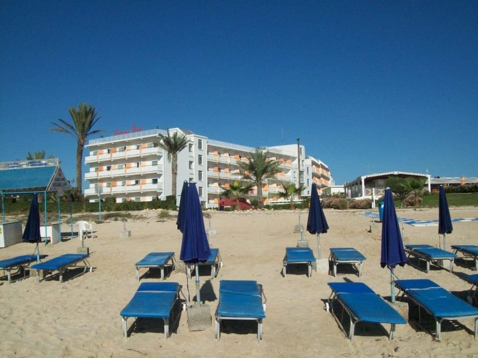 Hotel vom Strand aus gesehen Asterias Beach