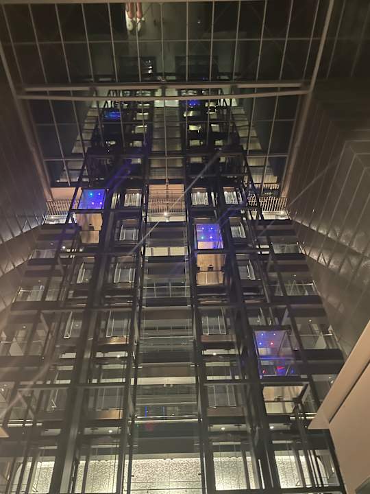 Lobby Hilton Frankfurt Airport