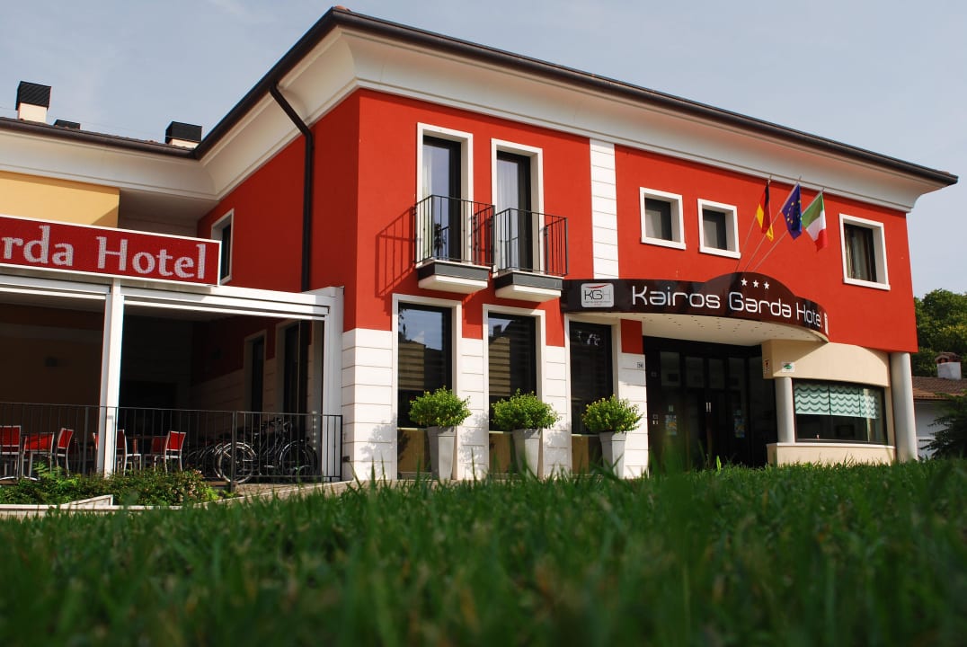 Entrance Kairos Garda Hotel