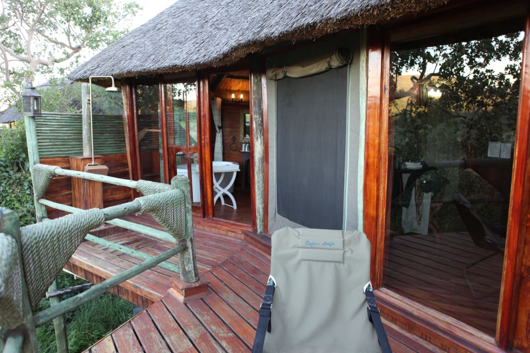 Balkon des Bungalows Soroi Serengeti Lodge