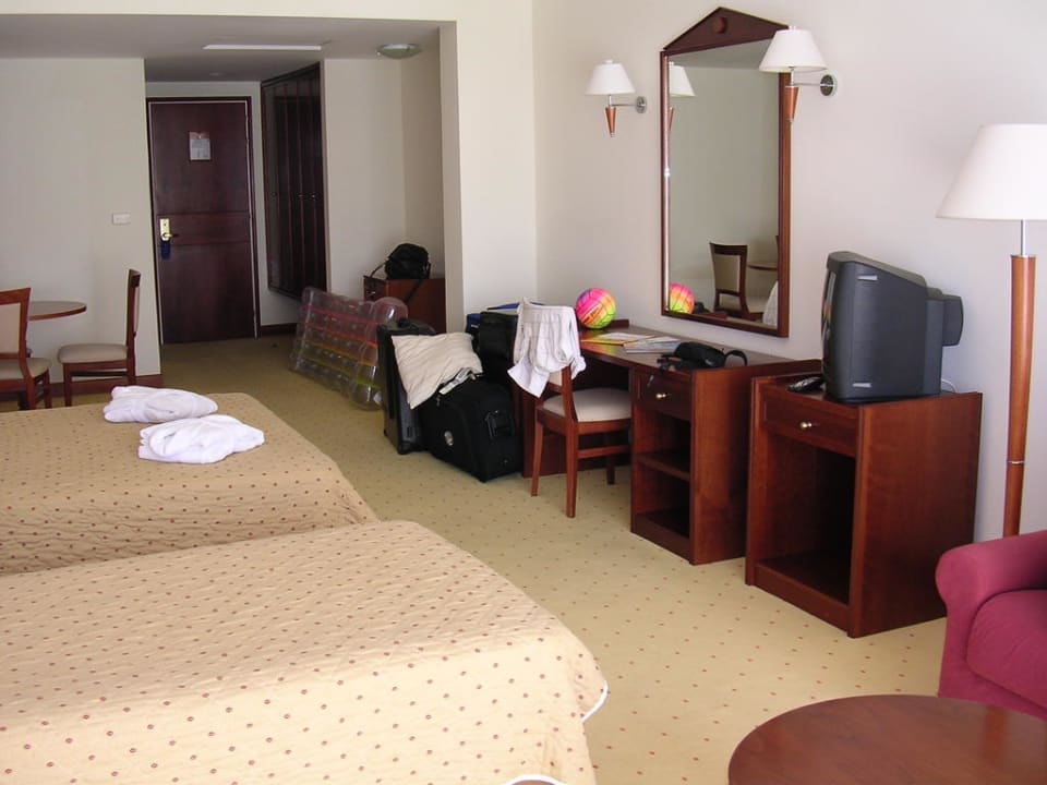 Dreibettzimmer - riesig und schön Kipriotis Panorama Hotel & Suites