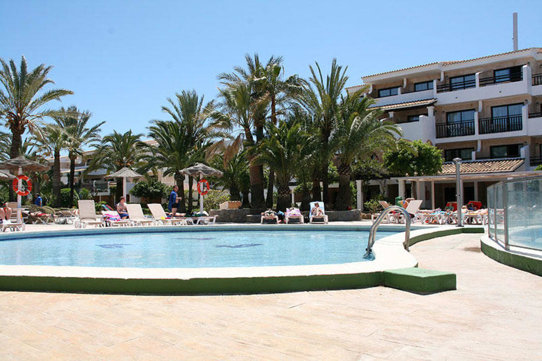 Kinder Pool FERGUS Style Bahamas