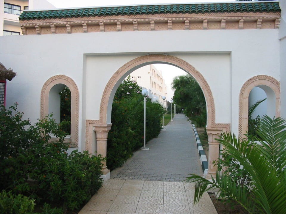 Weg zum Strand Hotel Royal Nozha