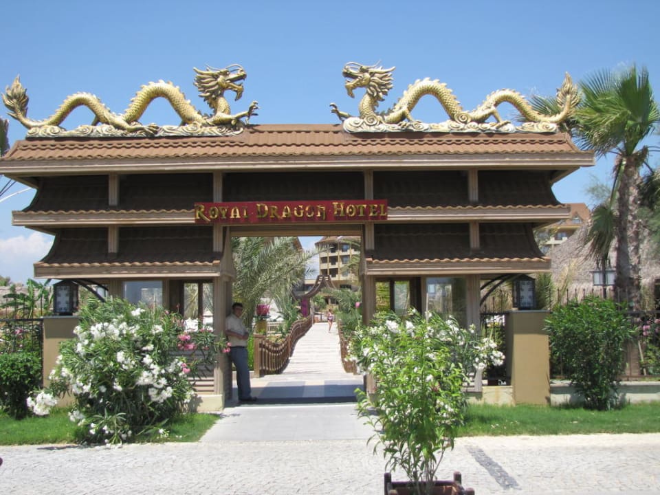 Weg vom Strand zum Hotel Hotel Royal Dragon