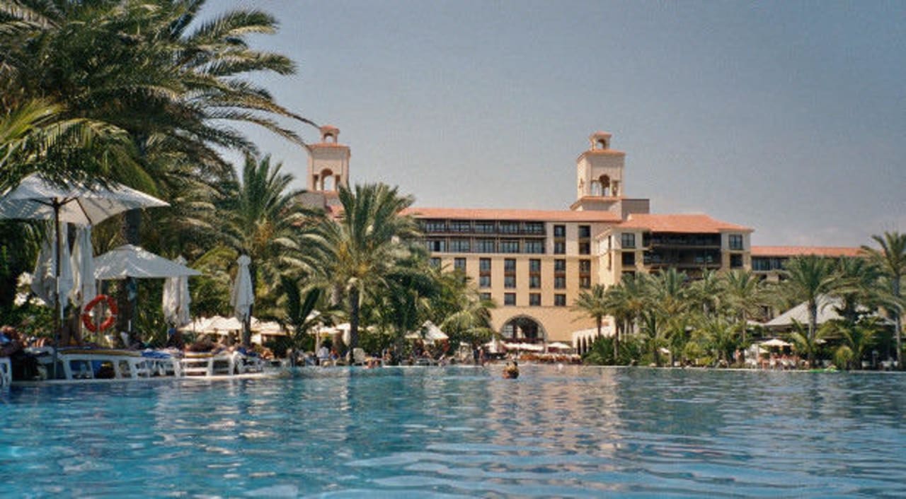 Poolblick Richtung Hotel Lopesan Costa Meloneras, Resort & Spa