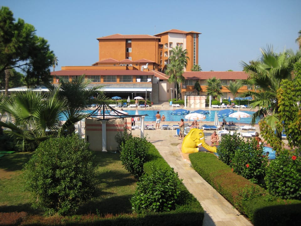 Garten und Pool Club Turtas Beach Hotel