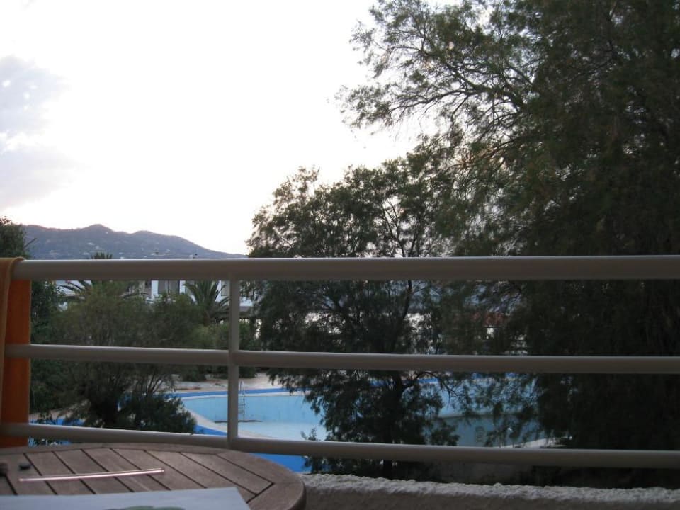 Widok na niedziałający hotel Acti Zeus Apollonia Beach Resort & Spa