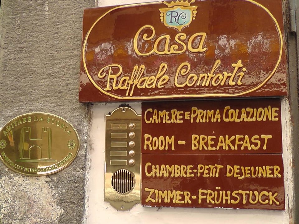 Вход в здание Hotel Casa Raffaele Conforti