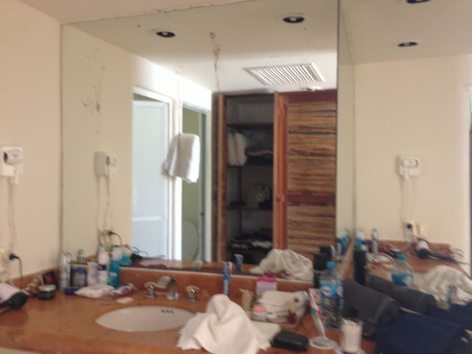 Badezimmerspiegel - überall braune Flecken Akumal Bay Beach & Wellness Resort