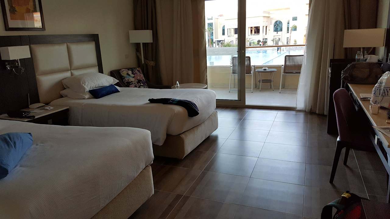 Das Zimmer mit den BoxSpringBetten Pickalbatros White Beach Resort - Hurghada