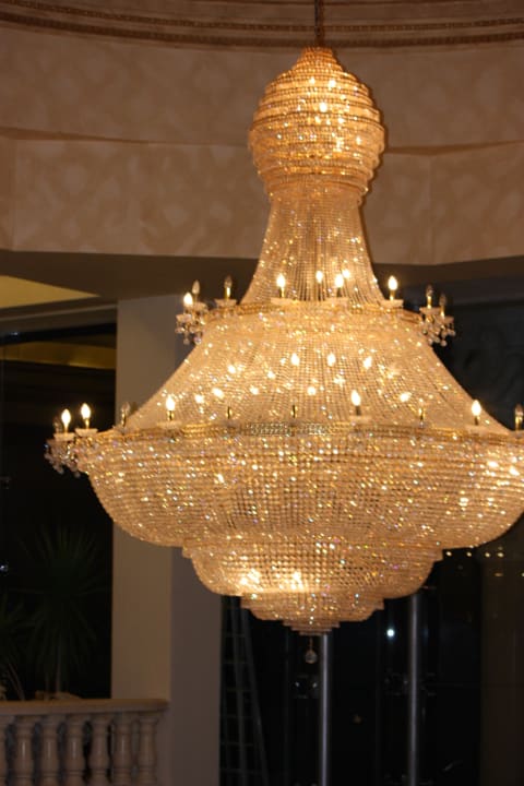 Люстра - ресепшн Hotel Titanic Palace