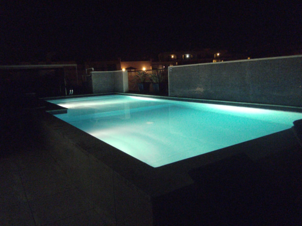 Pool bei Nacht Juliani