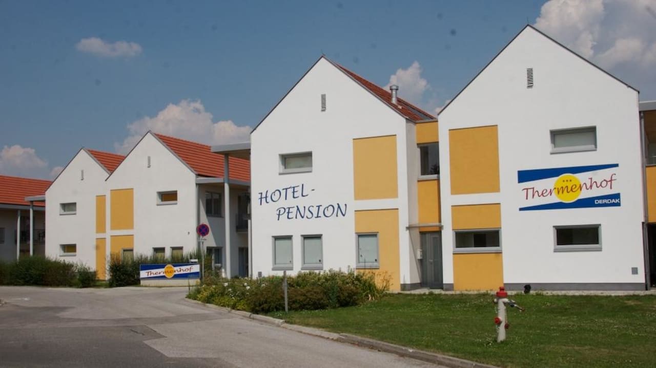 Thermenhof Derdak von aussen Thermenhof Lutzmannsburg