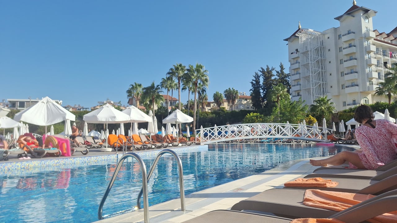 Pool Side Mare Resort & Spa