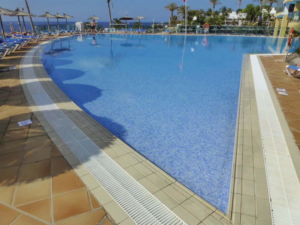 Einer der beiden Außenpools SBH Club Paraiso Playa