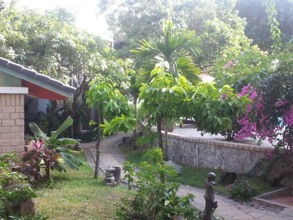Weg vor unserem Zimmer Hoang Ngoc Beach Resort