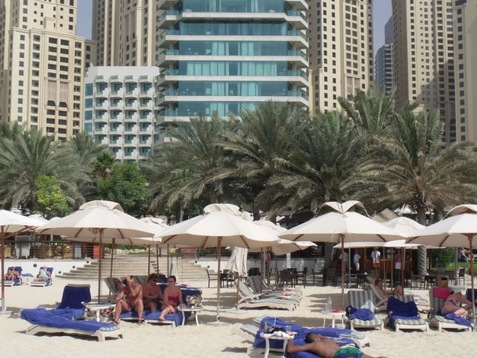 Hotel vom Strand aus gesehen Hilton Dubai Jumeirah