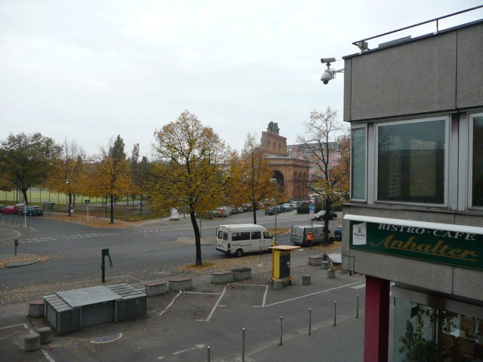 Von unserem Zimmer zum Anhalter Bahnhof Hostel History