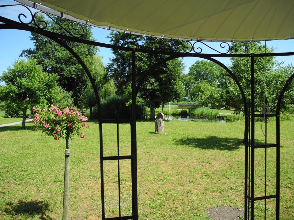 Aus dem Pavillion in Teichrichtung Hotel Fischerhaus