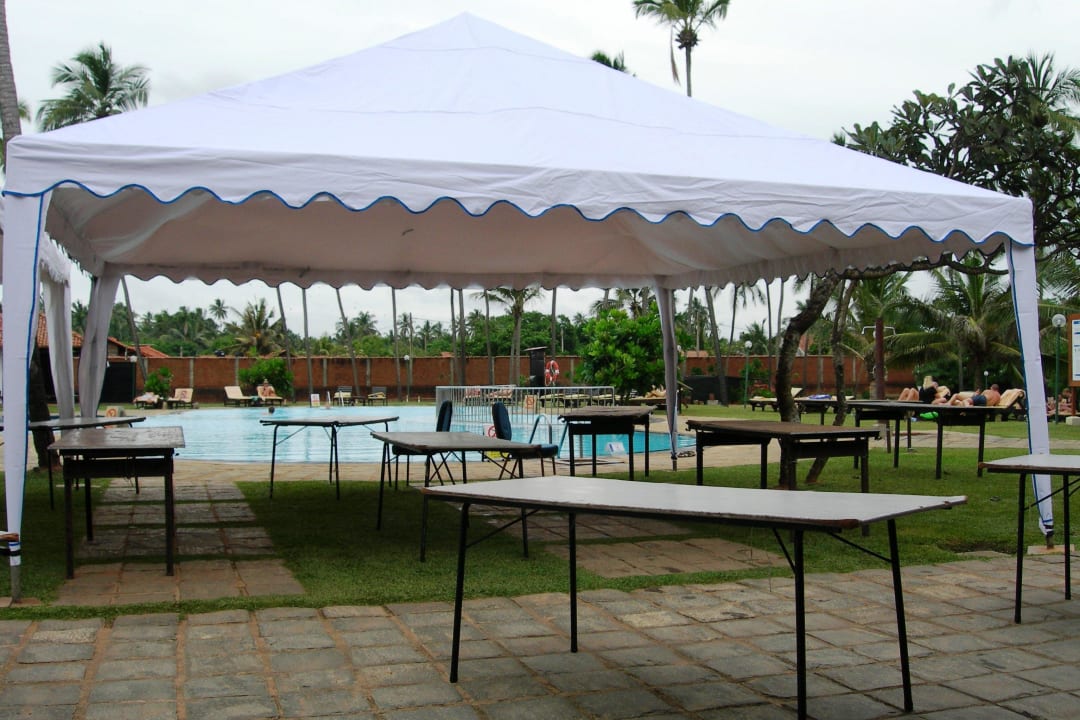 Aufbauarbeiten am Ruhepool Club Hotel Dolphin