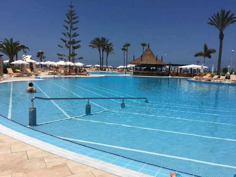 Eine von 3 Poolanlagen  Iberostar Selection Anthelia