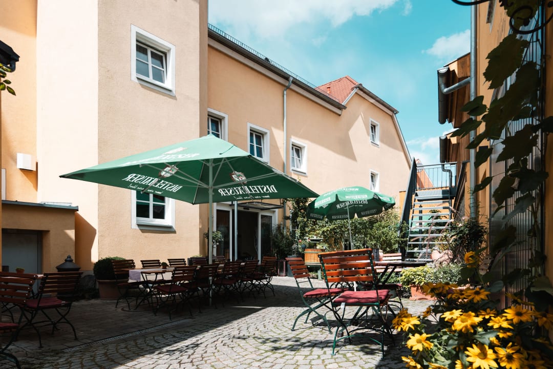Gastro Landhotel & Weingasthof Schwarzer Adler