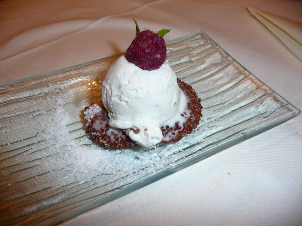 Eins der vielen superleckeren Desserts Hotel Hubertusklause