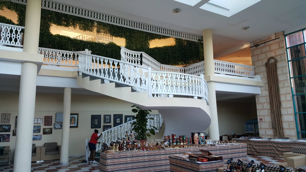 Treppe von der Lobby zur Restaurantebene Melia Las Antillas - Adults only