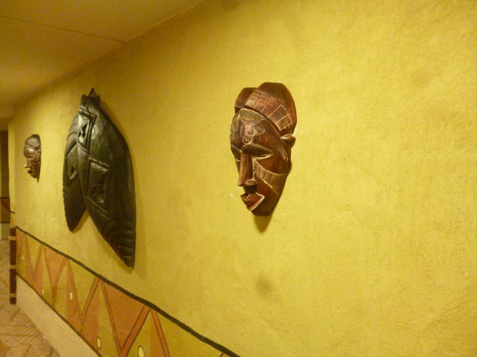 Die Dekoration ist in Kamerun handgefertigt Hotel Matamba - Phantasialand Erlebnishotel