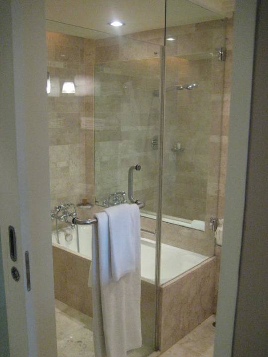 Geräumiges Bad Hotel The Leela Mumbai