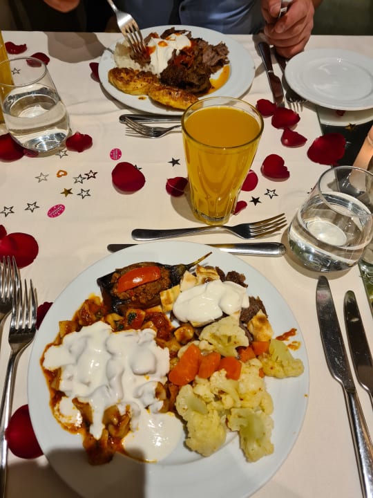 Gastro Acanthus Cennet Barut Collection