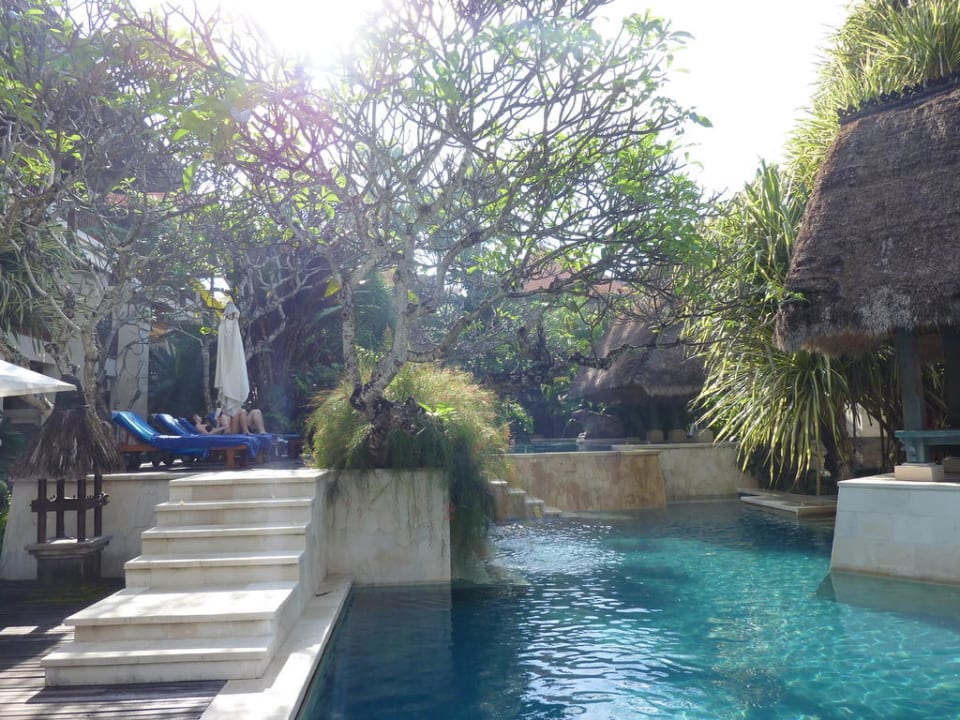 Poolanlage vom Club-Bereich Puri Santrian