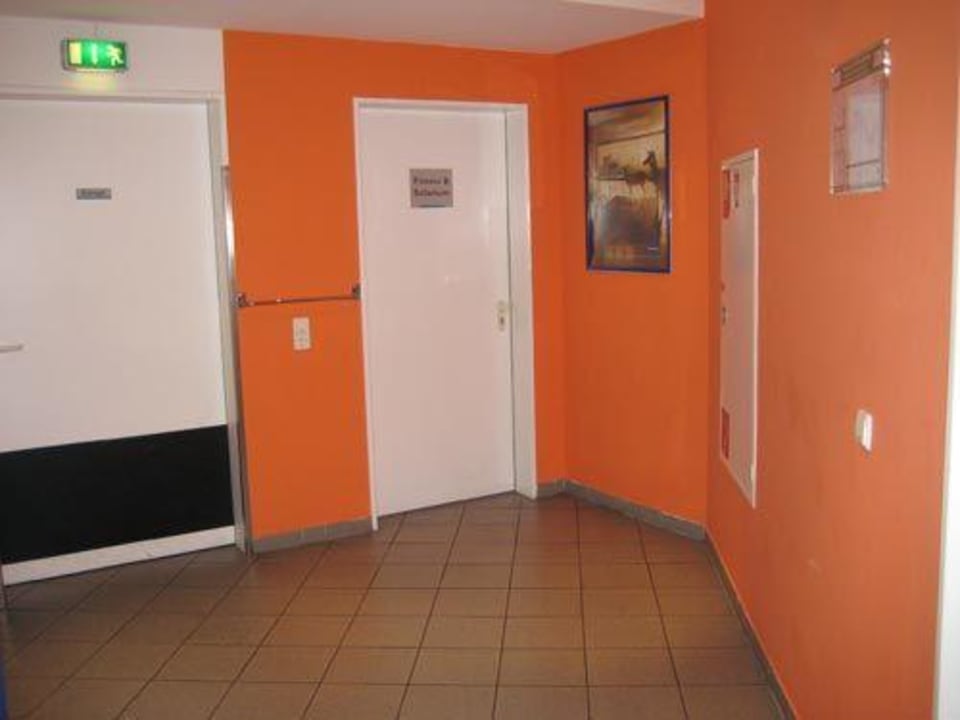 Gang zur Garage Vienna House Easy by Wyndham Leipzig