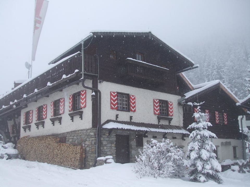 Außenansicht vom Hauptgebäude der Bellevue Alm MONDI Bellevue Alm Gastein