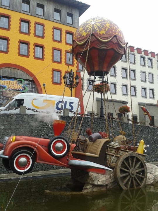 Außenansicht Heide Park Abenteuerhotel