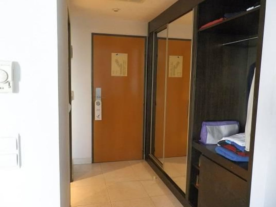 Unser Flur mit großem Kleiderschrank allsun App.-Hotel Esquinzo Beach