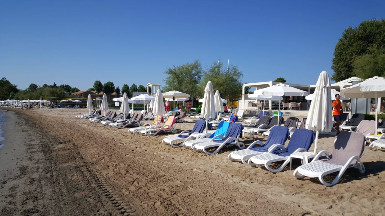 Reservierte Liegen morgens um 9 Uhr Capo Di Corfu  (Im Umbau/Renovierung)