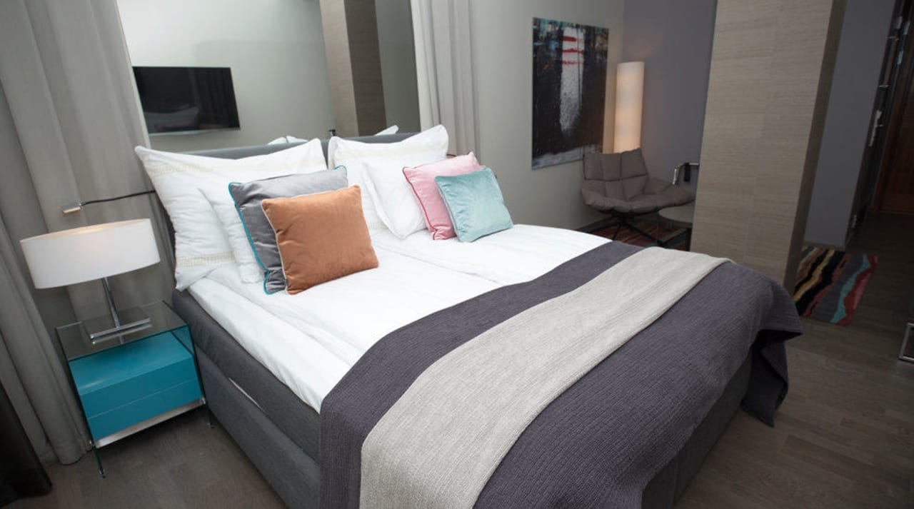 Deluxe Clarion Admiral Hotel