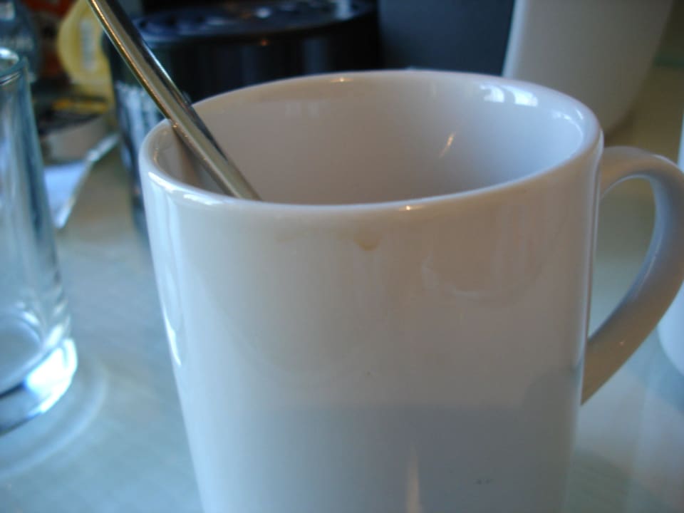 Tasse nach Zimmerreinigung Hotel Indigo Berlin - Ku'damm